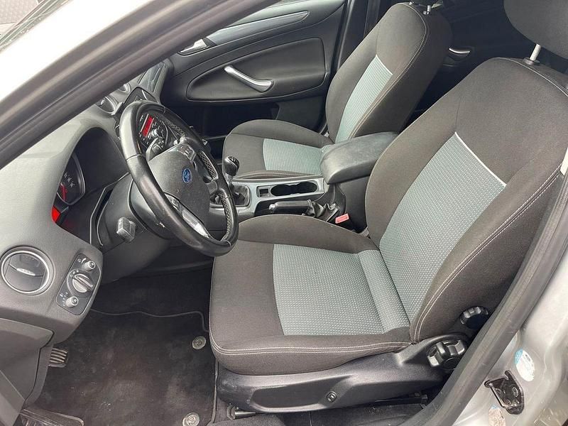 Gebraucht Ford Mondeo Titanium 160 PS (117 kW) 2011 Silber Kombi