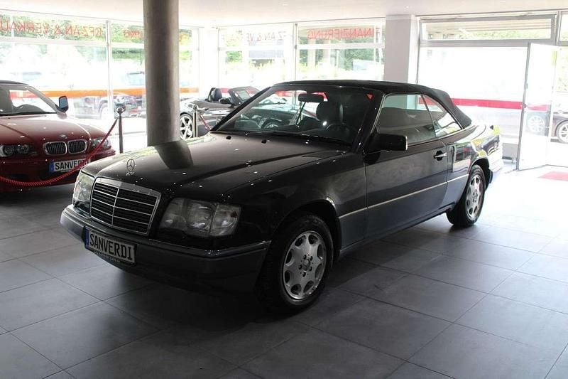Blauschwarz Gebraucht 1996 Mercedes E220 Cabrio | 19.990 € (Superpreis) - Bild 1/4
