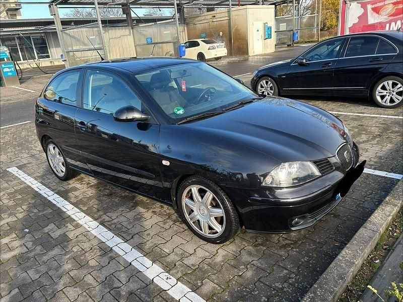 Schwarz Gebraucht 2005 Seat Ibiza Reference Limousine | 1.600 € (Fairer Preis) - Bild 1/4