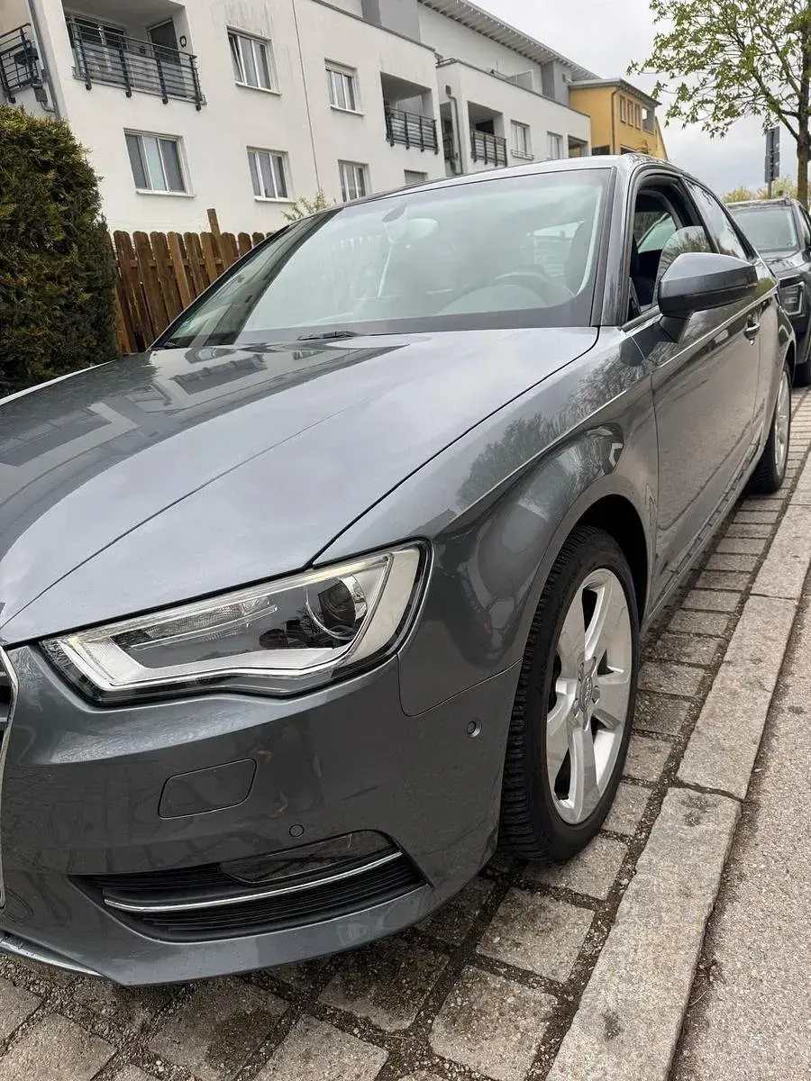 Używany Audi A3 Ambiente 179 KM (131 kW) 2014 Szary Sedan/Limuzyna
