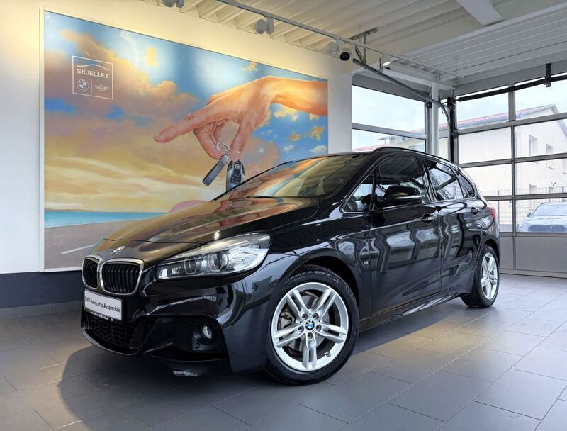 Schwarz Gebraucht 2016 BMW 220 M Sport Van / Kleinbus | 21.820 € (Fairer Preis) - Bild 1/4