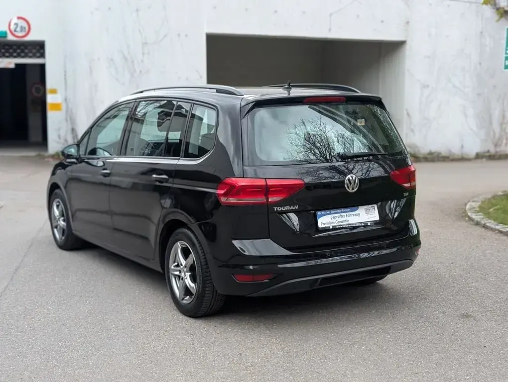 Gebraucht VW Touran 110 PS (80 kW) 2016 Deep black perleffekt Van / Kleinbus