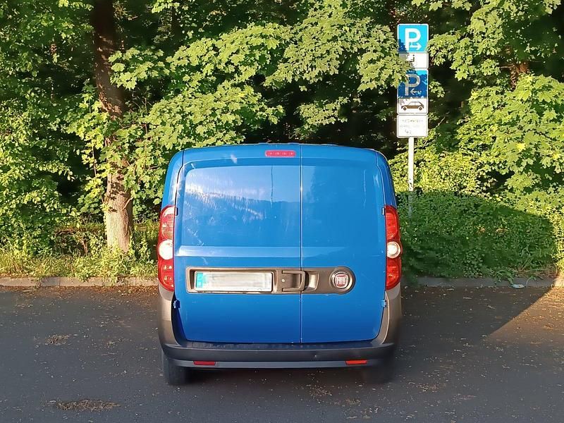 Gebraucht Fiat Doblò 90 PS (66 kW) 2012 Blau Van / Kleinbus