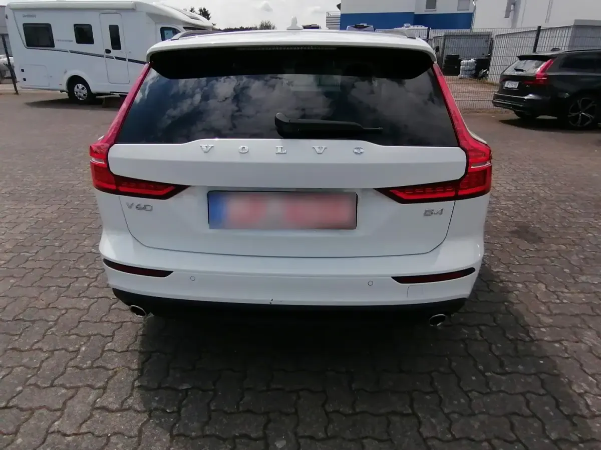 Gebraucht Volvo V60 197 PS (144 kW) 2022 Weiß Kombi