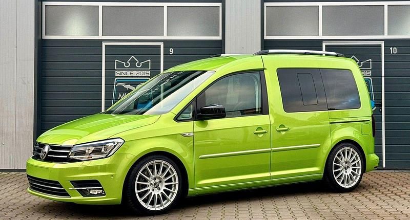 Second-hand VW Caddy R 131 CP (96 kW) 2020 Verde Monovolum