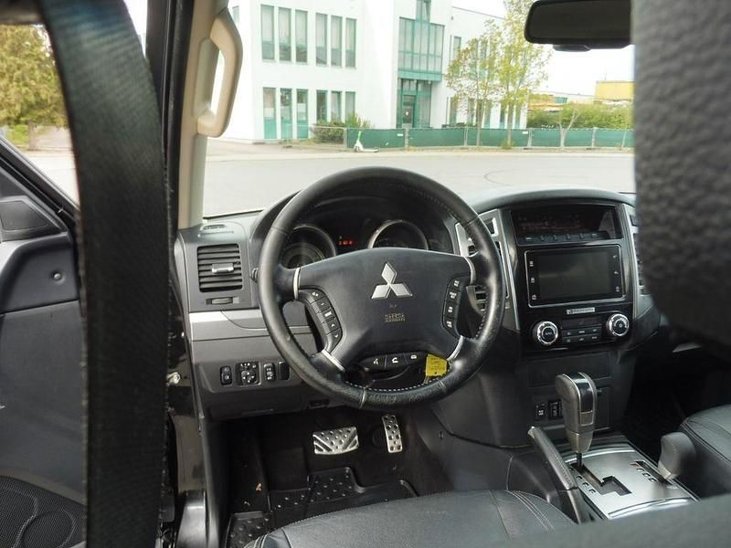 Gebraucht Mitsubishi Pajero 190 PS (139 kW) 2017 Schwarz SUV
