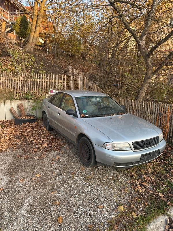 Silber Gebraucht 1996 Audi A4 Limousine | 900 € (Superpreis) - Bild 1/4