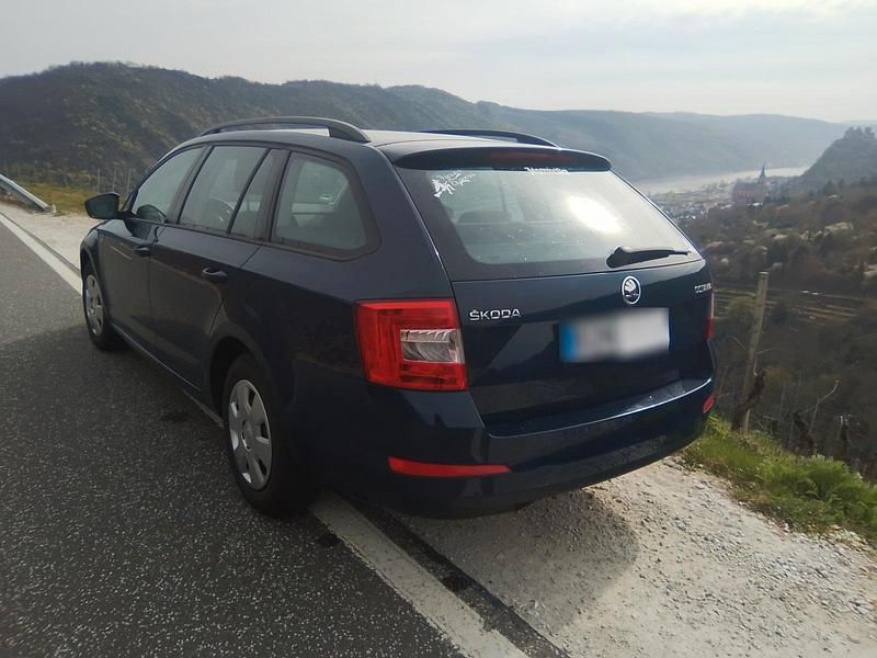 Usado Skoda Octavia 105 HP (77 kW) 2015 Azul Citadino