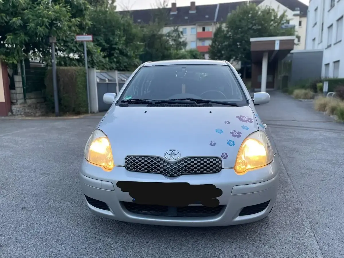 Gebraucht Toyota Yaris 65 PS (47 kW) 2004 Grau Kleinwagen
