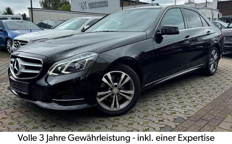Obsidianschwarz metalliclack Gebraucht 2014 Mercedes E300 Limousine | 20.848 € (Etwas zu teuer) - Bild 1/4