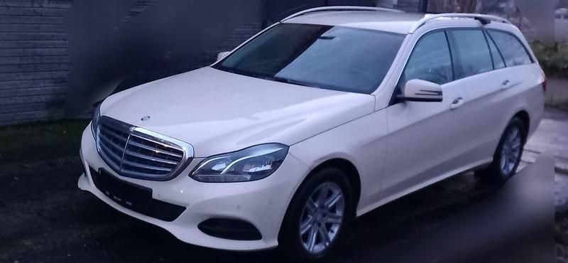 Beige Gebraucht 2015 Mercedes E200 Kombi | 3.280 € (Superpreis) - Bild 1/4