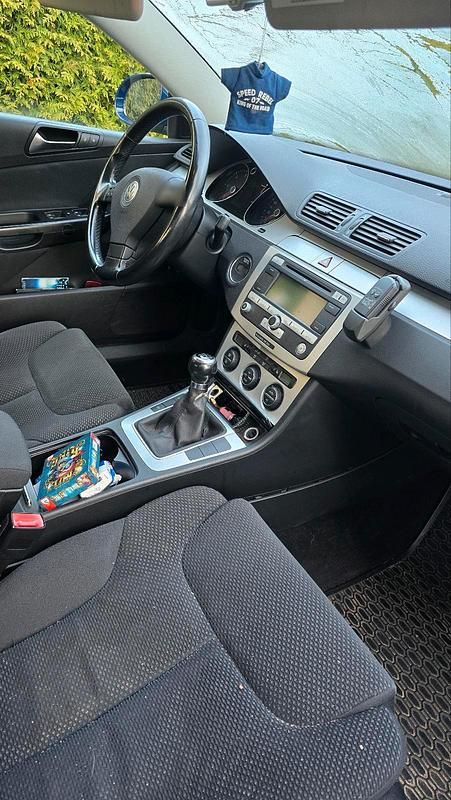 Gebraucht VW Passat 140 PS (102 kW) 2009 Blau Kombi