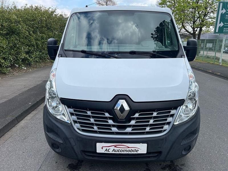 Second-hand Renault Master 110 CP (80 kW) 2015 Alb Van
