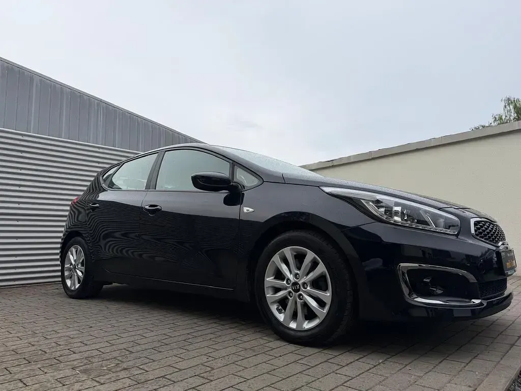Używany Kia Ceed Edition 7 99 KM (72 kW) 2017 Czarny Hatchback