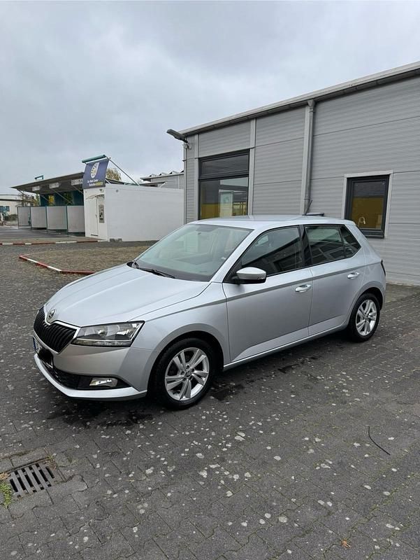 Silber Gebraucht 2021 Skoda Fabia Kleinwagen | 11.499 € (Superpreis) - Bild 1/4