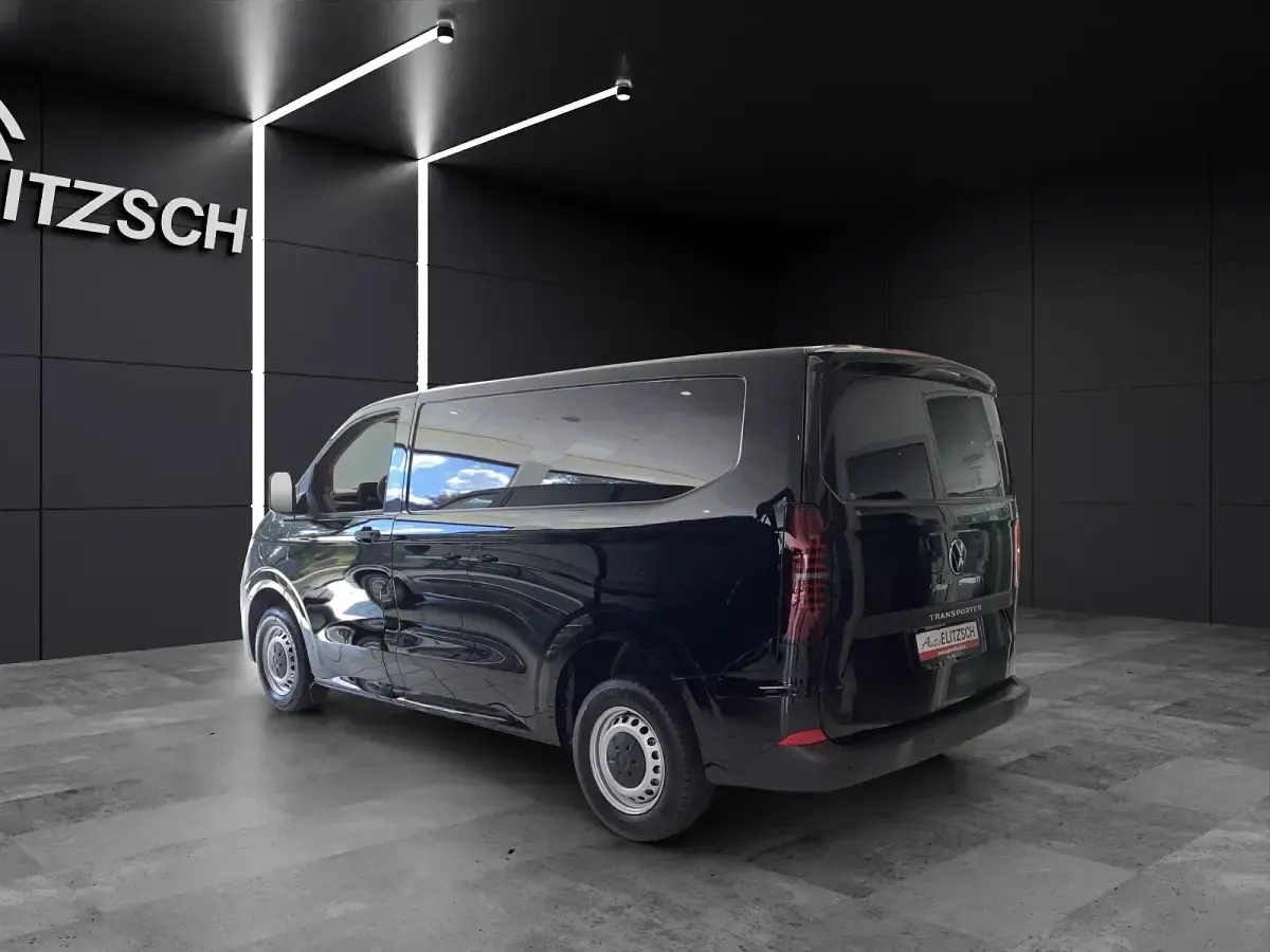 Neu VW T7 110 PS (80 kW) 2026 Schwarz Van