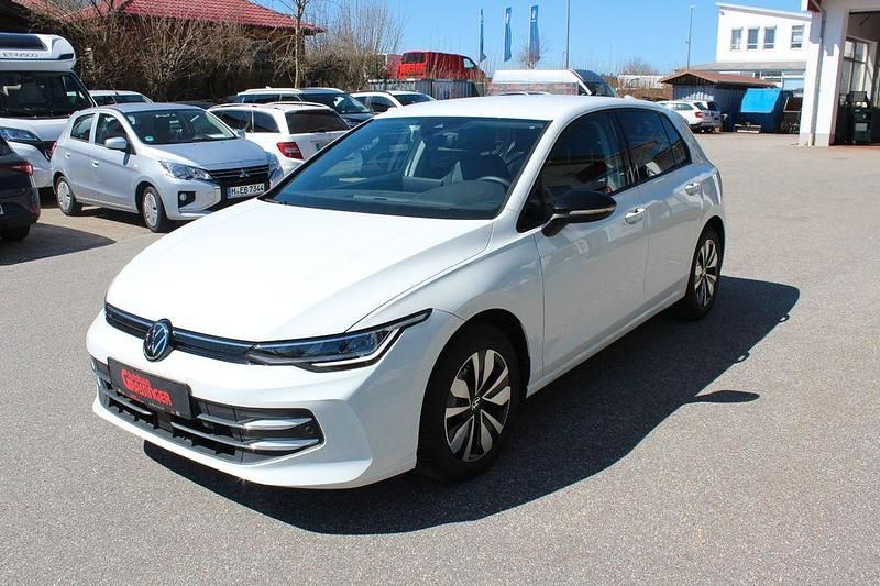Second-hand VW Golf VIII Goal 150 CP (110 kW) 2025 Alb Berlinǎ