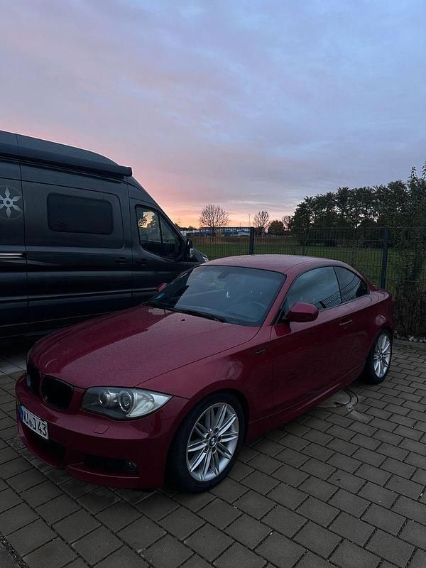 Rot Gebraucht 2011 BMW 120 Coupé M Sport Coupé | 10.500 € (Fairer Preis) - Bild 1/4