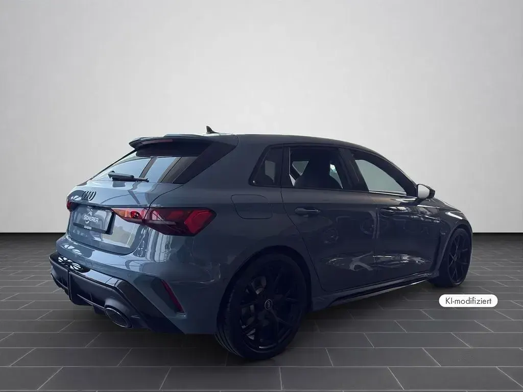 Neu Audi RS3 Sport 400 PS (294 kW) 2026 Grau Limousine