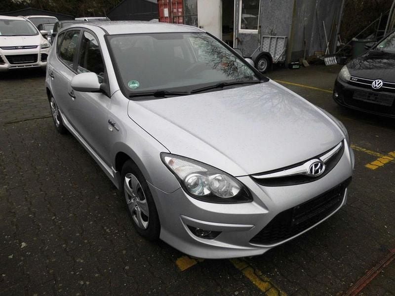 Gebraucht Hyundai i30 Edition 109 PS (80 kW) 2010 Silber Limousine