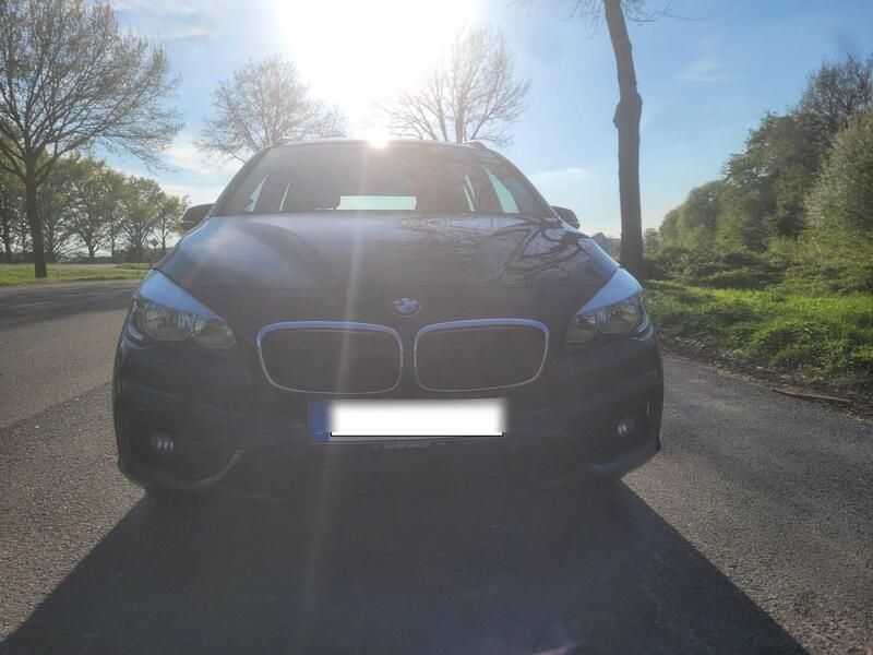 Schwarz Gebraucht 2018 BMW 216 Gran Tourer Performance Van / Kleinbus | 12.800 € (Fairer Preis) - Bild 1/4