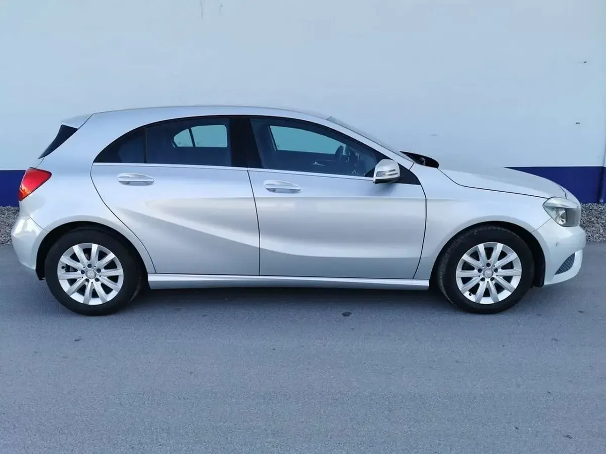 Gebraucht Mercedes A180 Style 122 PS (89 kW) 2014 Silber Limousine