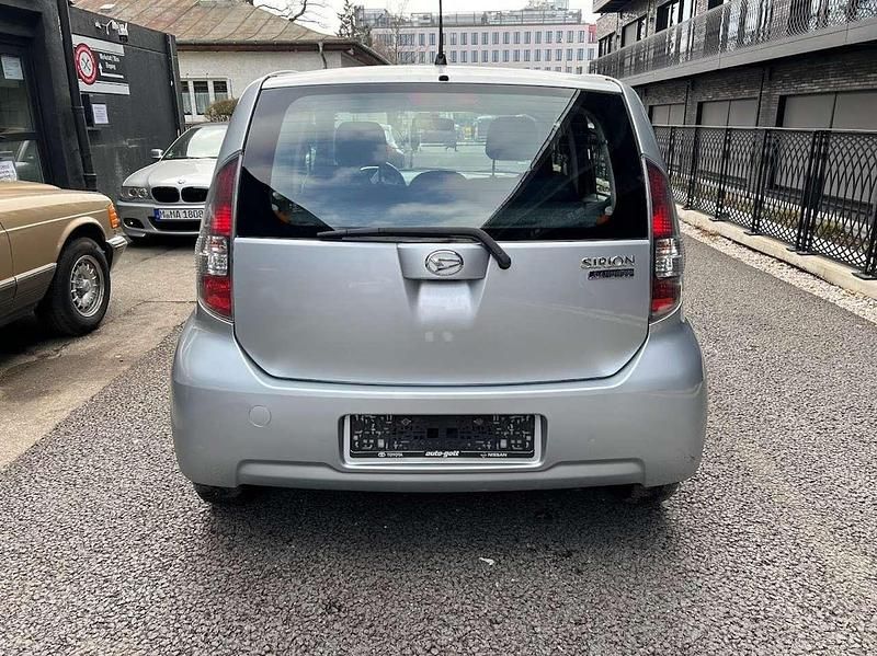 Gebraucht Daihatsu Sirion 91 PS (66 kW) 2010 Silber Kleinwagen