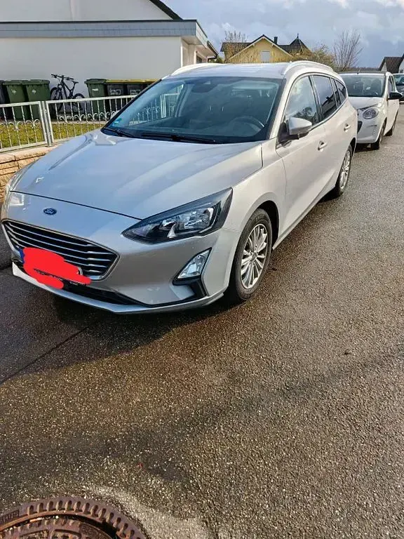 Używany Ford Focus Titanium 125 KM (91 kW) 2020 Srebrny Sedan/Limuzyna