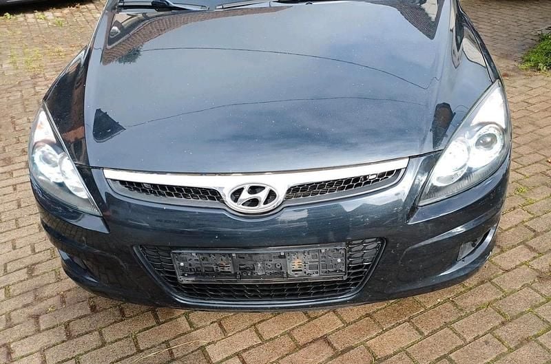 Schwarz Gebraucht 2009 Hyundai i30 Kombi | 1.999 € (Guter Preis) - Bild 1/4