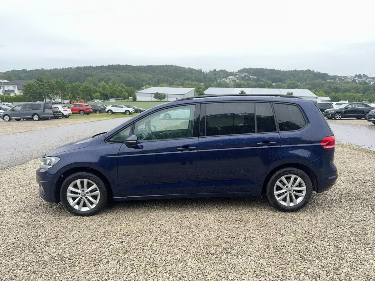 Gebraucht VW Touran Comfortline 110 PS (80 kW) 2016 Atlantik blue Van / Kleinbus