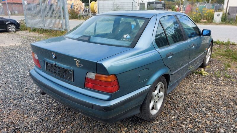 Gebraucht BMW 320 150 PS (110 kW) 1997 Blau Limousine