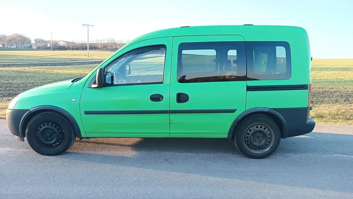 Usata Opel Combo 101 CV (74 kW) 2010 Verde Monovolume