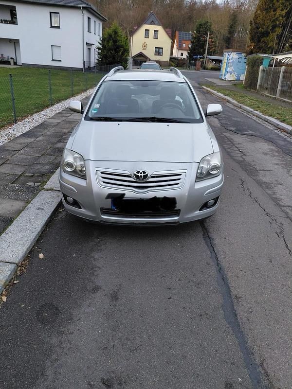 Gebraucht Toyota Avensis T2 126 PS (92 kW) 2008 Silber Kombi