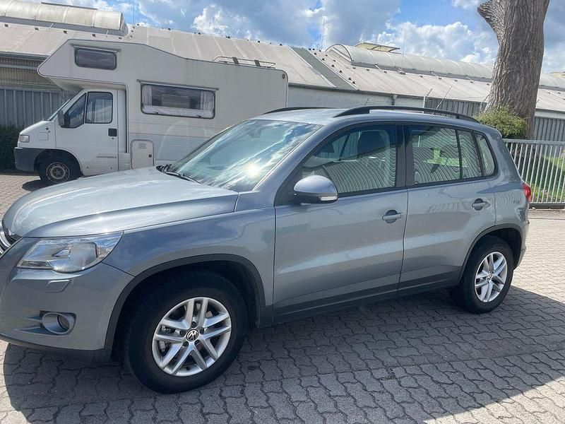 Gebraucht VW Tiguan Trendline 140 PS (102 kW) 2009 Grau SUV