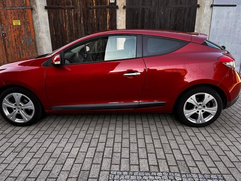 Gebraucht Renault Mégane 101 PS (74 kW) 2010 Rot Limousine