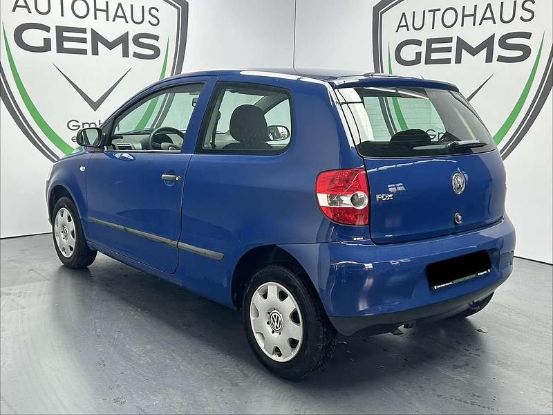 Second-hand VW Fox Basis 54 CP (39 kW) 2005 Albastru Hatchback