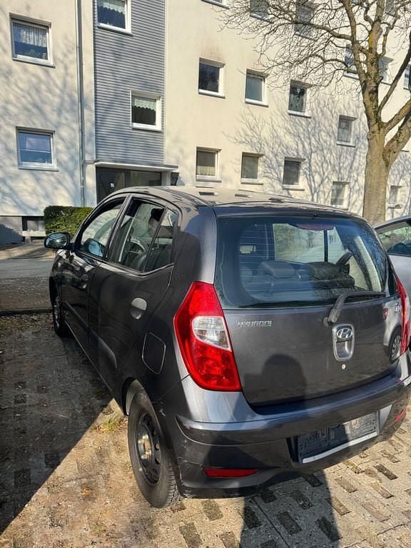 Gebraucht Hyundai i10 67 PS (49 kW) 2013 Schwarz Kleinwagen