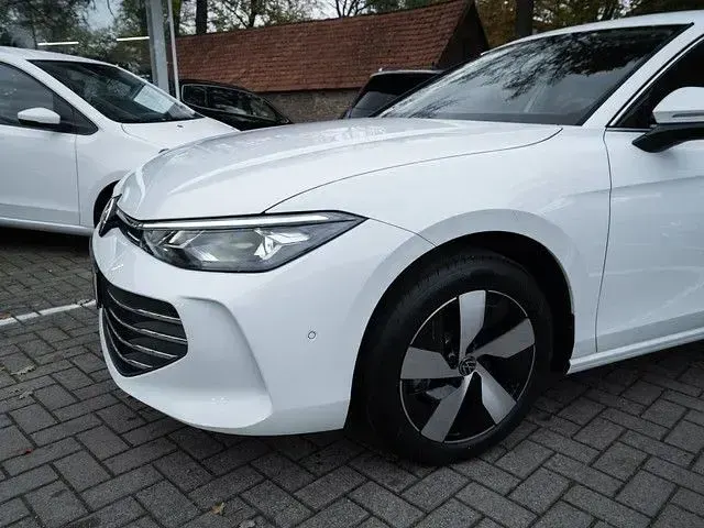 Gebraucht VW Passat Business 150 PS (110 kW) 2025 Weiß (pure white) Kombi