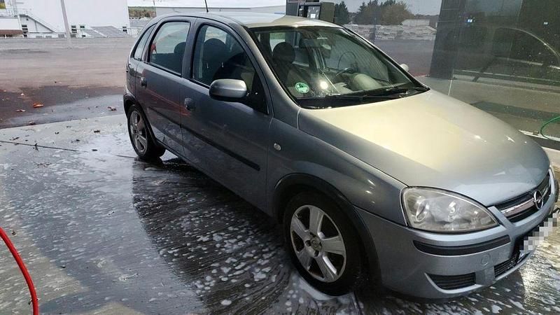 Grau Gebraucht 2004 Opel Corsa Limousine | 600 € (Guter Preis) - Bild 1/4