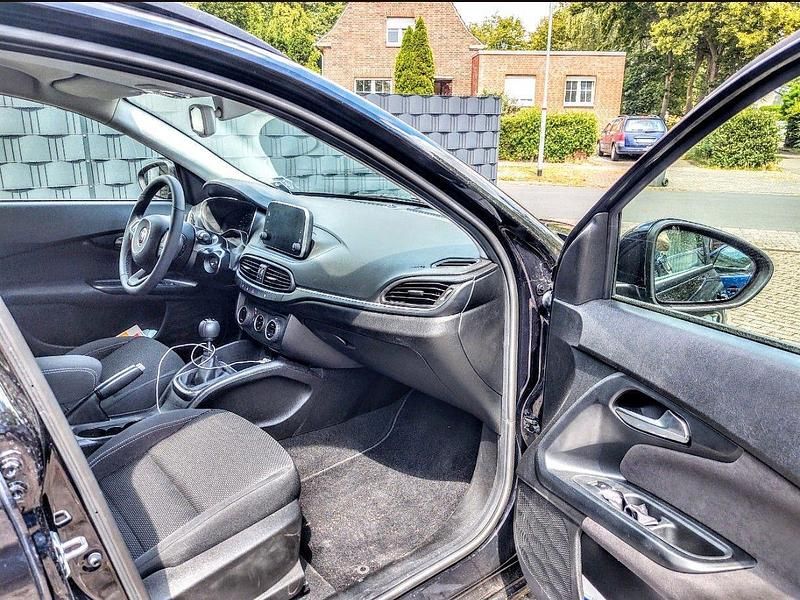 Schwarz Gebraucht 2020 Fiat Tipo Lounge Kombi | 10.490 € (Fairer Preis) - Bild 1/4