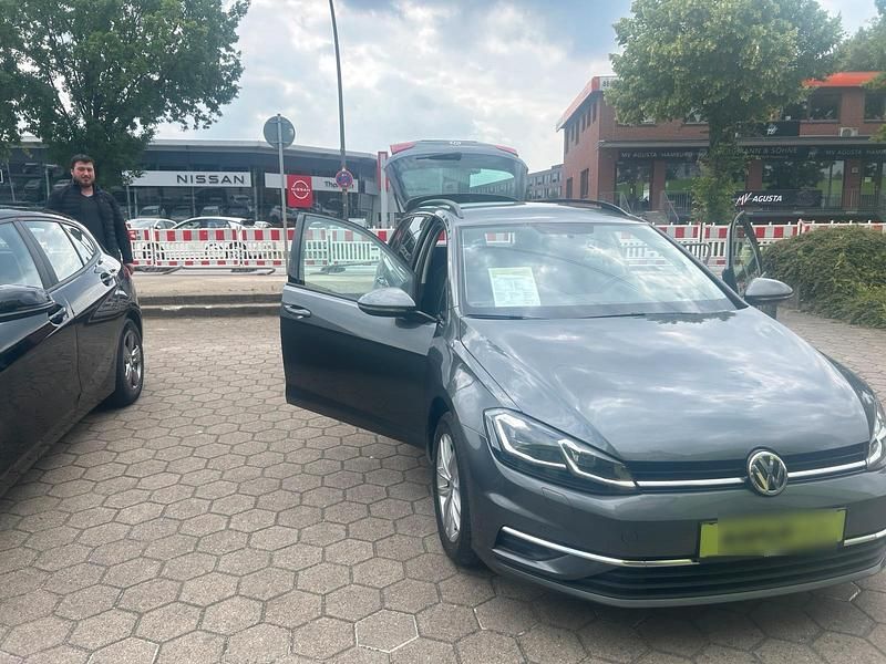 Grau Gebraucht 2018 VW Golf VII Comfortline Kombi | 13.999 € (Fairer Preis) - Bild 1/4
