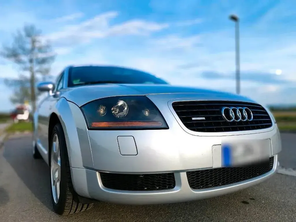 Second-hand Audi TT S-Line 224 CP (164 kW) 1999 Argintiu Coupe