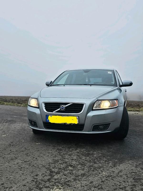 Silber Gebraucht 2008 Volvo V50 Kombi | 2.850 € (Fairer Preis) - Bild 1/4