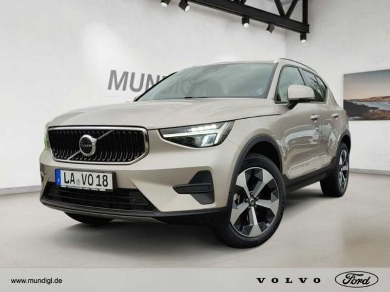 Bright dusk / metallic (metallic) Gebraucht 2023 Volvo XC40 Core SUV | 33.860 € (Etwas zu teuer) - Bild 1/3