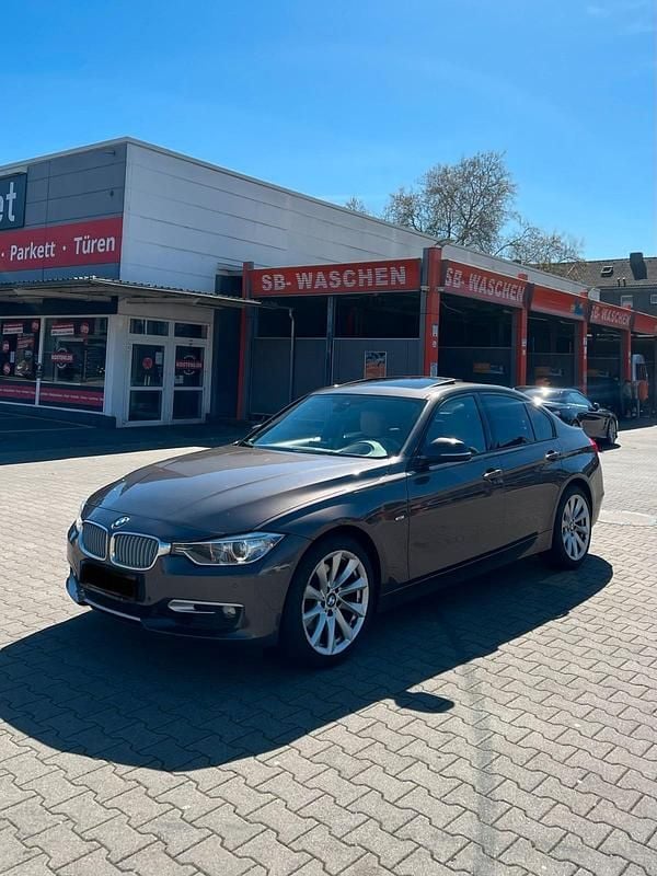 Gebraucht BMW 330 258 PS (189 kW) 2012 Braun Limousine