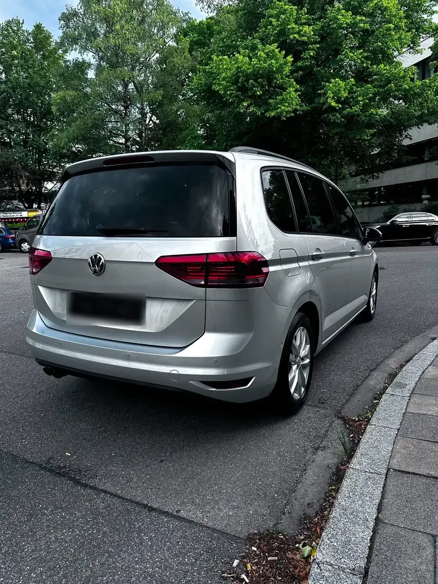 Gebraucht VW Touran 150 PS (110 kW) 2016 Silber Van / Kleinbus