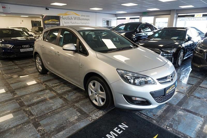 Gebraucht Opel Astra Energy 120 PS (88 kW) 2014 Silber Limousine
