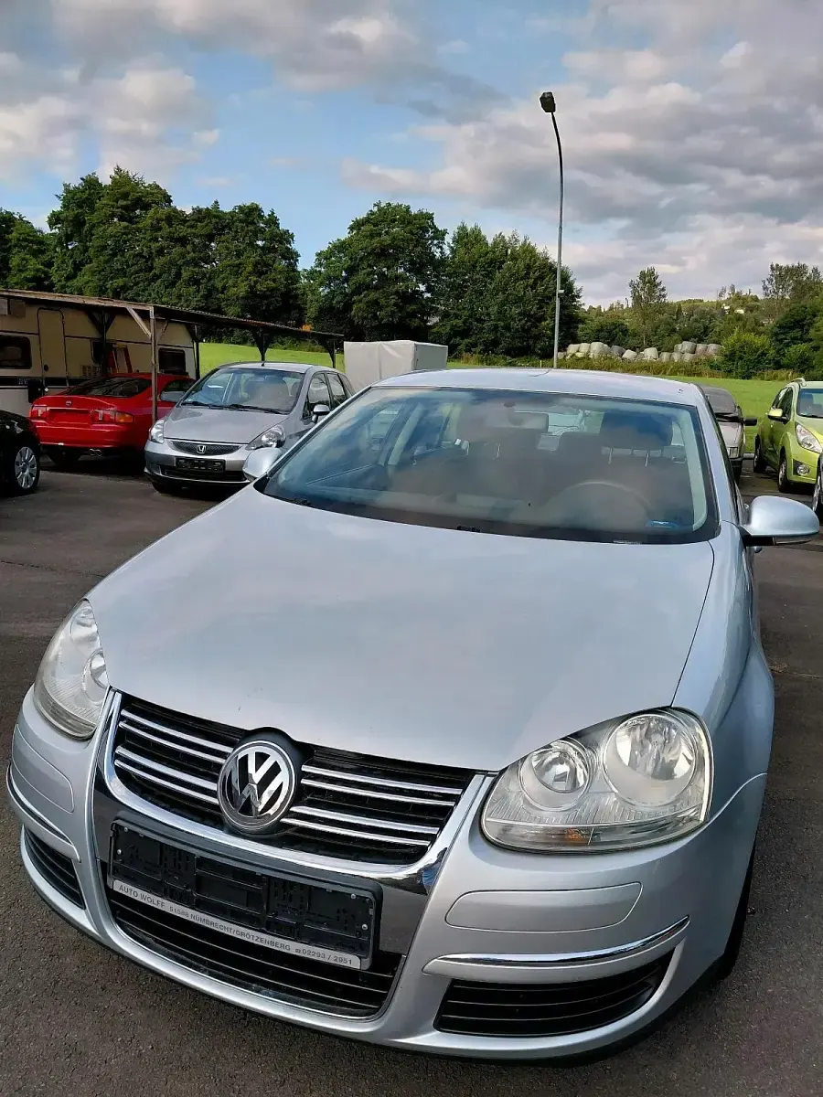 Gebraucht VW Jetta 107 PS (78 kW) 2006 Silber Limousine