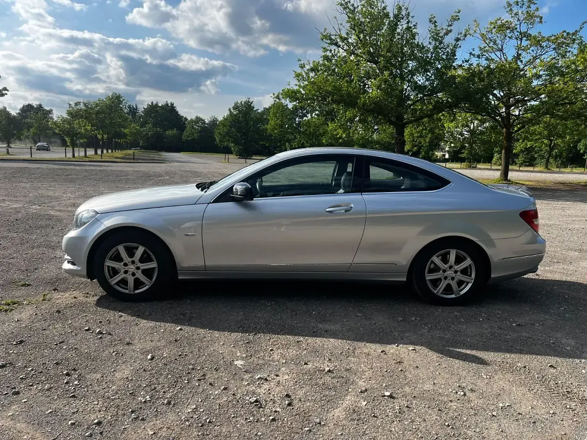 Gebraucht Mercedes C250 204 PS (150 kW) 2011 Silber Coupé