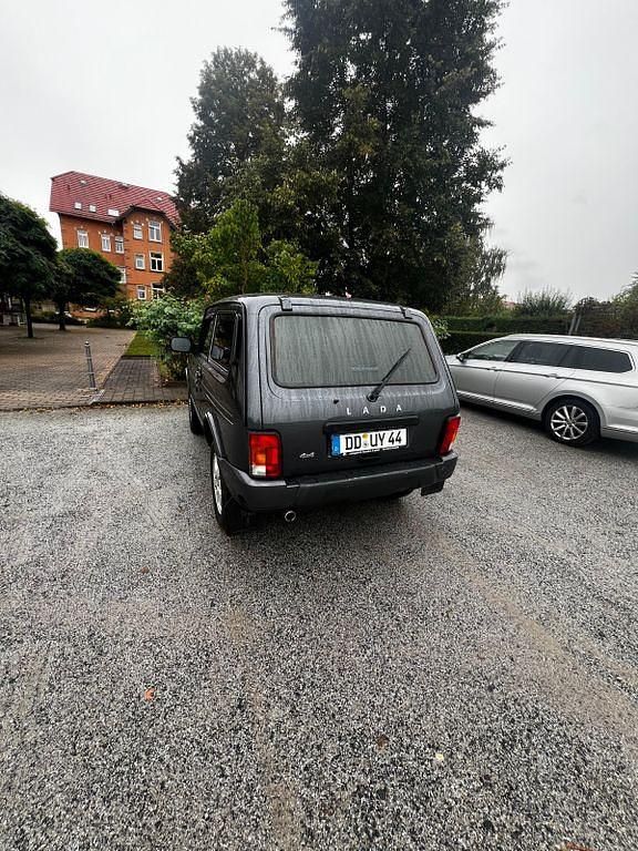 Gebraucht Lada Urban 83 PS (61 kW) 2018 Schwarz SUV